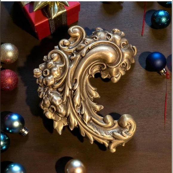 Baroque, Rococo Brass Brooch - Picture 5 of 5